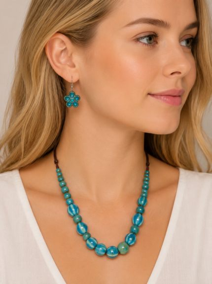 conjunto cerámica flora boho collar pendientes flor azul artesanal La Gata Voladora Alpujarra Almeria