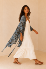 Kimono Seda Mallorca azul estampado estilo boho La Gata Voladora Alpujarra Almeria