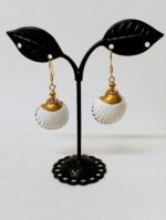 pendientes concha yemanja blanco dorado acero hipoalergenico boho marino La Gata Voladora Alpujarra Almería