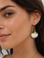 pendientes concha yemanja blanco dorado acero hipoalergenico boho marino La Gata Voladora Alpujarra Almería
