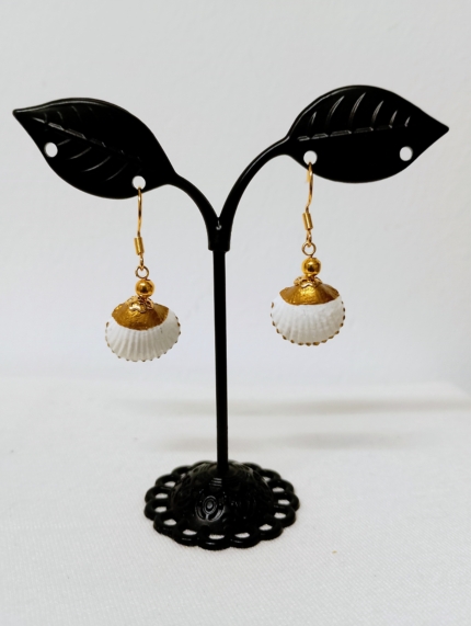 pendientes concha yemanja blanco dorado acero hipoalergenico boho marino La Gata Voladora Alpujarra Almería