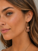 pendientes gato beige acero hipoalergenico boho La Gata Voladora Alpujarra Almeria
