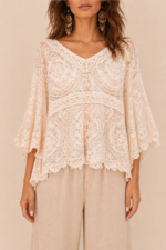 poncho boho chic encaje beige mangas fluidas estilo boho La Gata Voladora Alpujarra Almeria