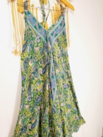 vestido seda ibicenco mujer estampado tirantes finos look verano boho La Gata Voladora Alpujarra Almería