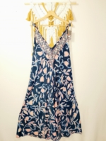 Vestido de seda Oshun Gold con escote ajustable estilo boho chic La Gata Voladora La Alpujarra