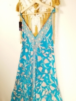 Vestido de seda Oshun Gold con escote ajustable estilo boho chic La Gata Voladora La Alpujarra