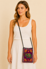 Mini bolso boho ganesha verde bordado etnico boho chic con espejitos La Gata Voladora Alpujarra Almeria
