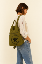 Mochila vintage star verde kaki estilo urbano mujer La Gata Voladora Alpujarra Almeria