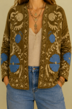 Chaqueta Bordada Yasmin pana bohemia bordada floral azul La Gata Voladora Alpujarra Almeria