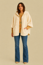 Poncho borreguito blanco Coline capucha cremallera boho La Gata Voladora Alpujarra Almeria