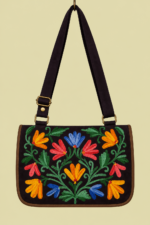 Bandolera de Piel Bordado Floral gris bolso bohemio con bordados florales La Gata Voladora Alpujarra Almeria