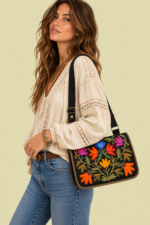 Bandolera de Piel Bordado Floral gris bolso piel gamuza flores bordadas La Gata Voladora Alpujarra Almeria