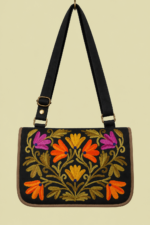Bandolera de Piel Bordado Floral gris claro bolso bohemio con bordados florales La Gata Voladora Alpujarra Almeria