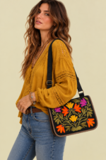 Bandolera de Piel Bordado Floral gris claro bolso piel gamuza flores bordadas La Gata Voladora Alpujarra Almeria