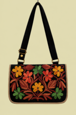 Bandolera de Piel Bordado Floral negro bolso bohemio con bordados florales La Gata Voladora Alpujarra Almeria