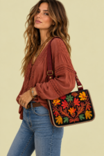 Bandolera de Piel Bordado Floral negro bolso piel gamuza flores bordadas La Gata Voladora Alpujarra Almeria
