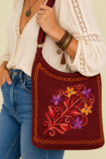 Bolso de Piel Bordado Floral burdeos gamuza boho La Gata Voladora Alpujarra Almeria