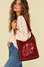 Bolso de Piel Bordado Floral burdeos gamuza natural La Gata Voladora Alpujarra Almeria