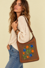 Bolso de Piel Bordado Floral marron claro gamuza natural La Gata Voladora Alpujarra Almeria