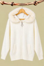 Chaqueta de Punto Nieves blanca capucha de pelo boho chic La Gata Voladora Laujar de Andarax