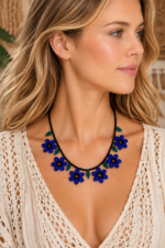Collar bohemio azul con diseño floral La Gata Voladora Laujar de Andarax Almeria