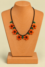 Collar Artesanal Flor Indigena Naranja La Gata Voladora Laujar de Andarax Almeria