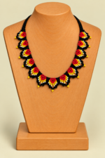 Collar Boho Selva Ancestral Rojo de estilo bohemio de La Gata Voladora, Laujar de Andarax, Almeria