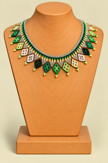 Collar Tribal Amazonas verde artesanal La Gara Voladora Laujar de Andarax Almeria