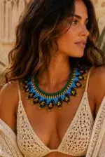 Collar artesanal colombiano con cuentas azules multicolor La Gata Voladora Alpujarra Almeria
