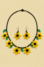 Collar y pendientes Flor Indígena amarillo de estilo boho artesanal de La Gata Voladora, Laujar de Andarax
