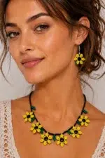 Collar floral amarillo boho chic con pendientes a juego de La Gata Voladora, Laujar de Andarax