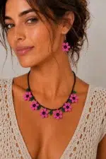 Collar floral rosa boho chic con pendientes a juego de La Gata Voladora, Laujar de Andarax, Almeria
