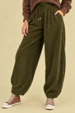 Pantalón de Pana Bombacho verde caqui corte amplio La Gata Voladora Alpujarra Almeria