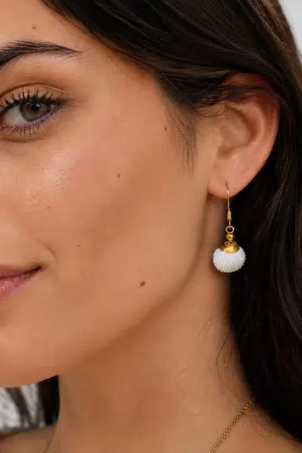 Pendientes de Concha Yemanja estilo boho chic con conchas naturales blancas La Gata Voladora Laujar de Andarax Almeria